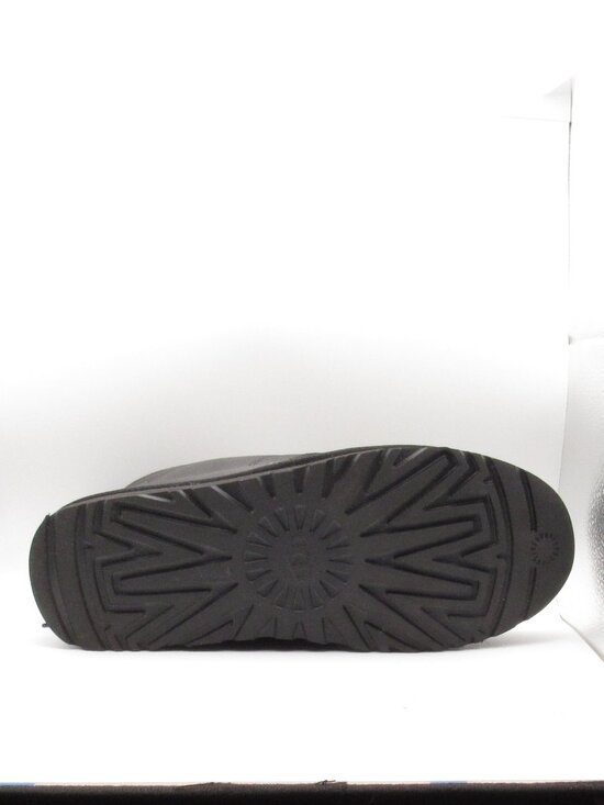 UGG Neumel FT Black Chukka Boot in Black Leather Excellent Cond 1144012